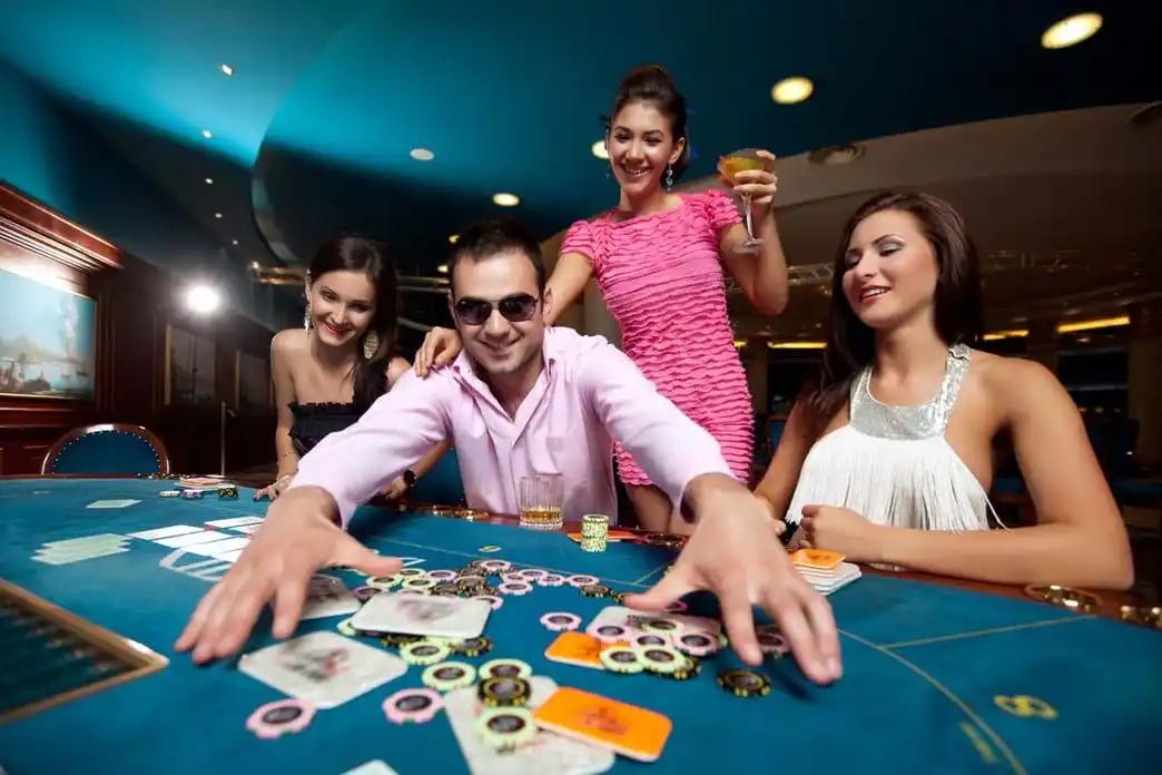 Người dùng Việt Nam chơi nổ hũ jackpot trên điện thoại tại nhà